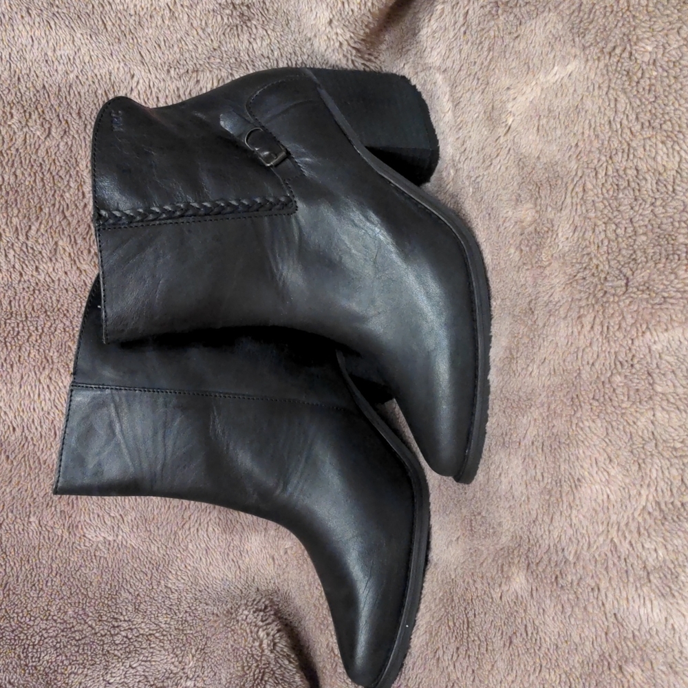 Musse & Cloud Kayla Black Leather Bootie Sz 7